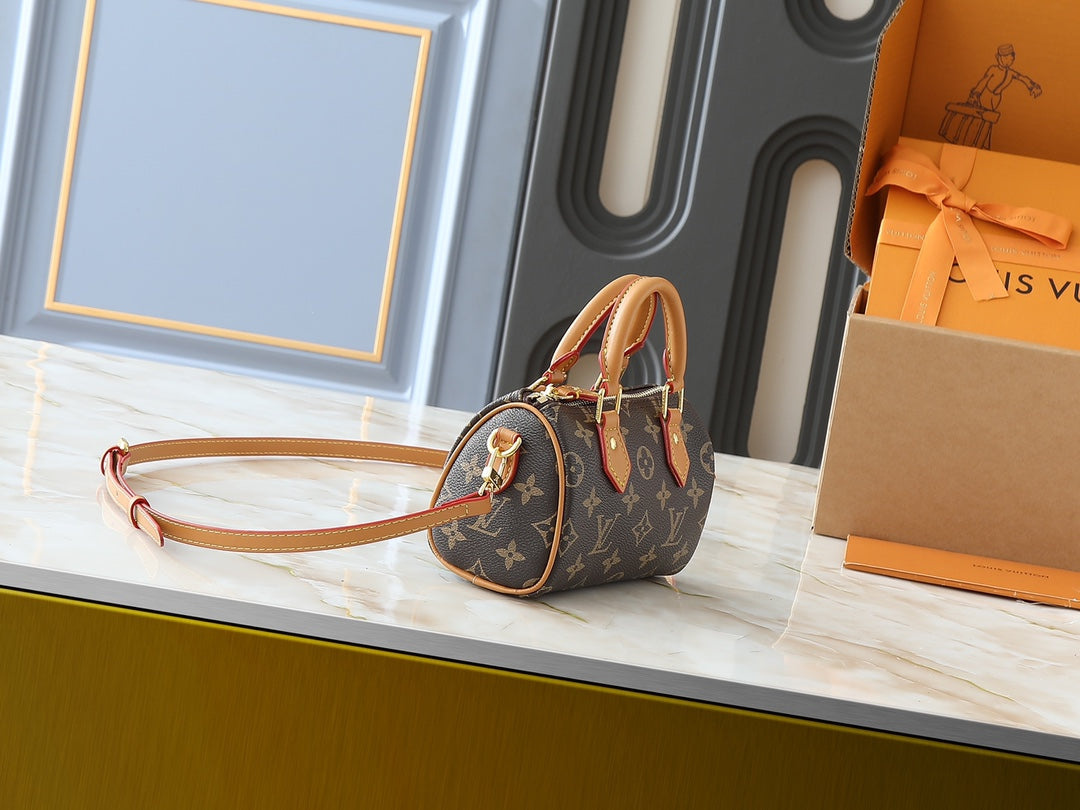 Designer Crossbody Bag for Women 16x10x7.5cm LEM251