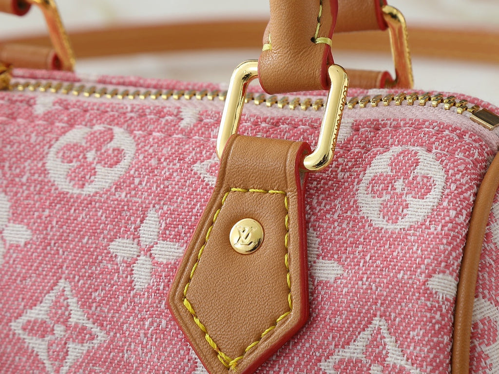 Designer Crossbody Bag for Women 16x10x7.5cm LEM251