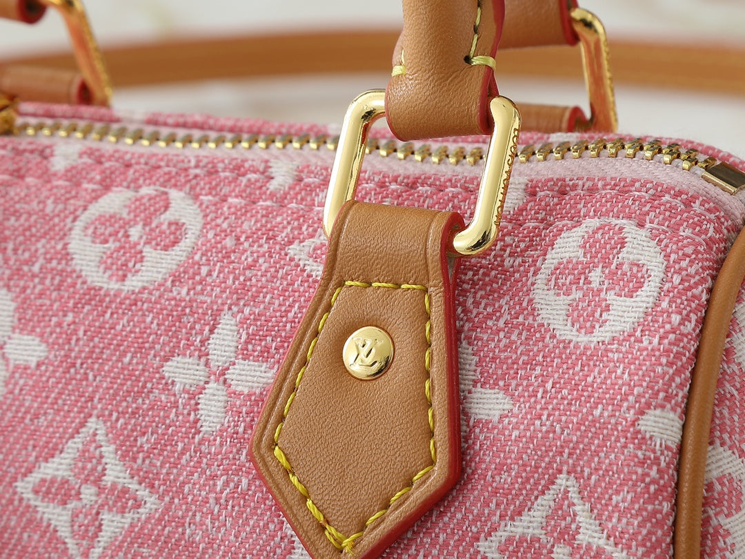 Designer Crossbody Bag for Women 16x10x7.5cm LEM251