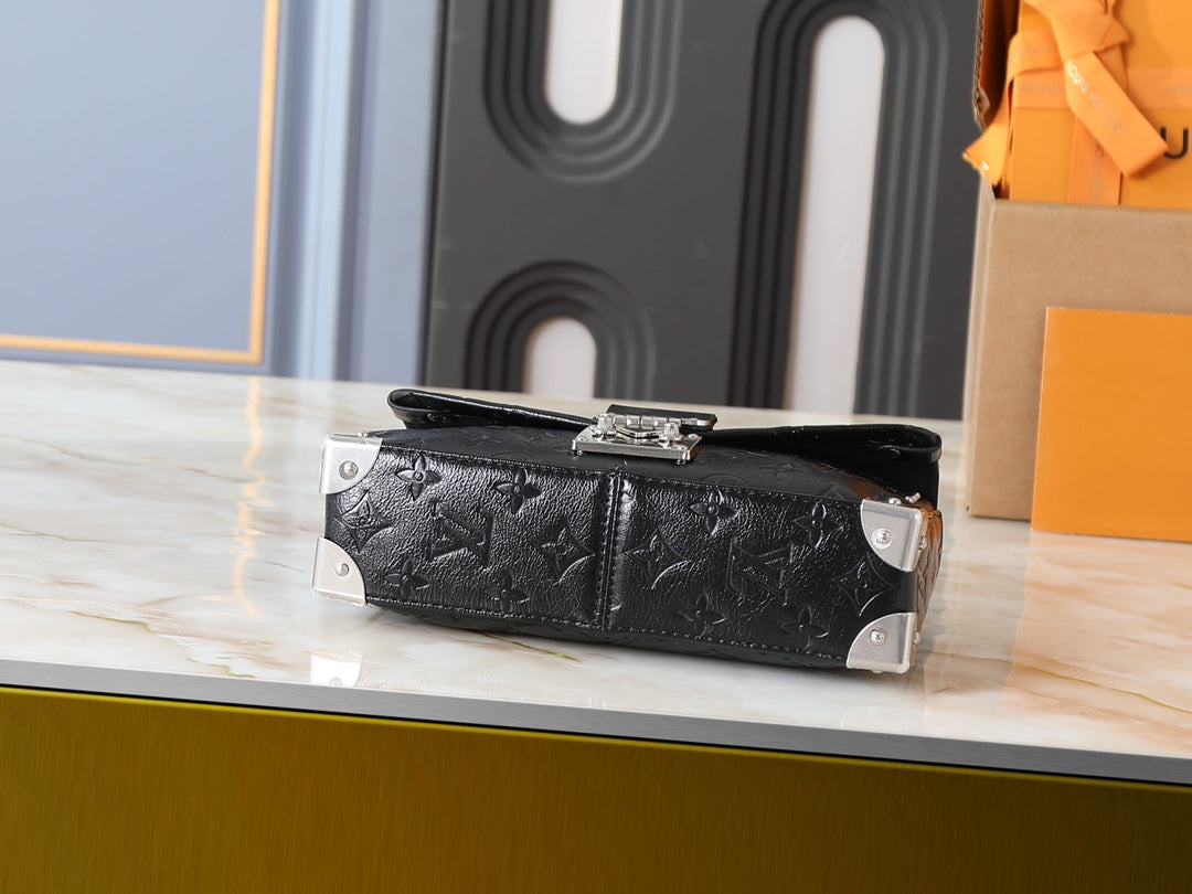 Black Handbag for Women 27x16x8cm LEM337
