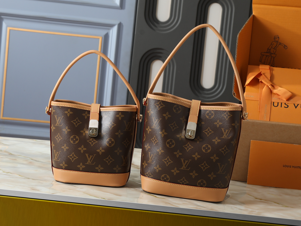 Brown Handbag for Women 18.0x21.0x12.0cm LEM439