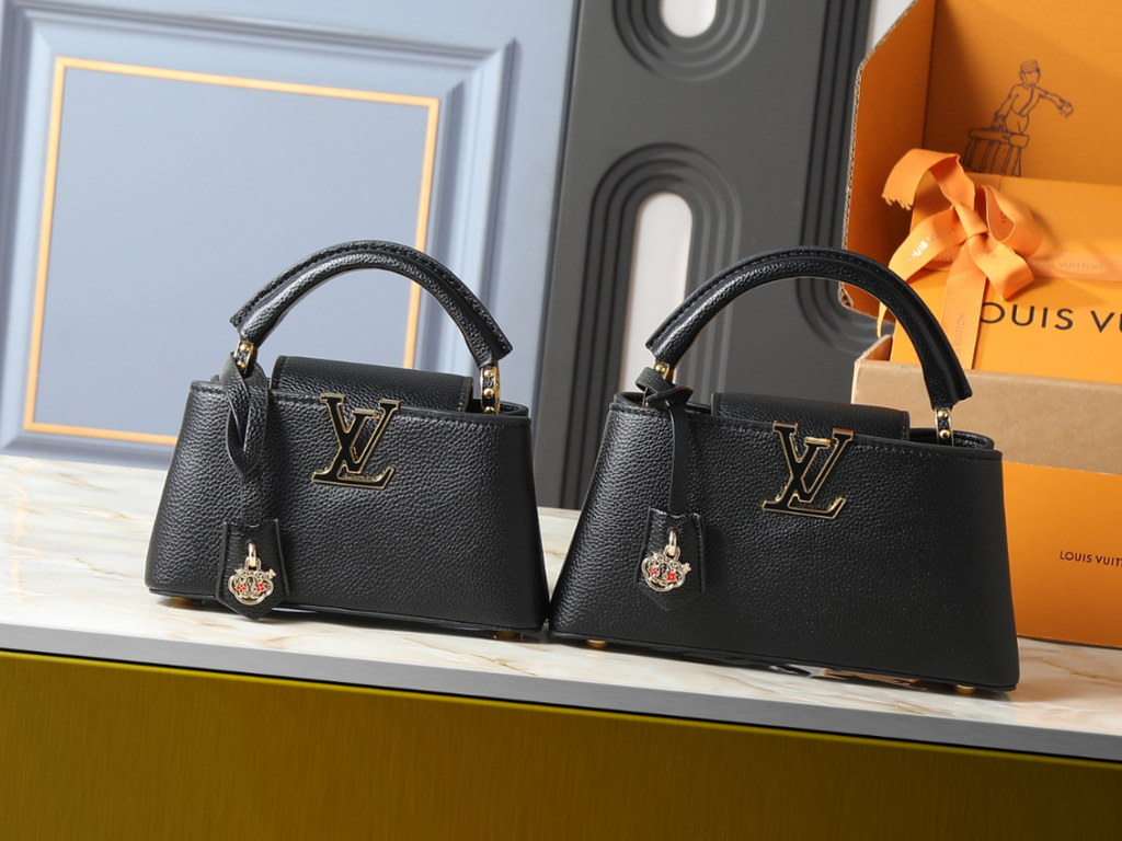 Designer Shoulder Bag for Women 22cm LEM410