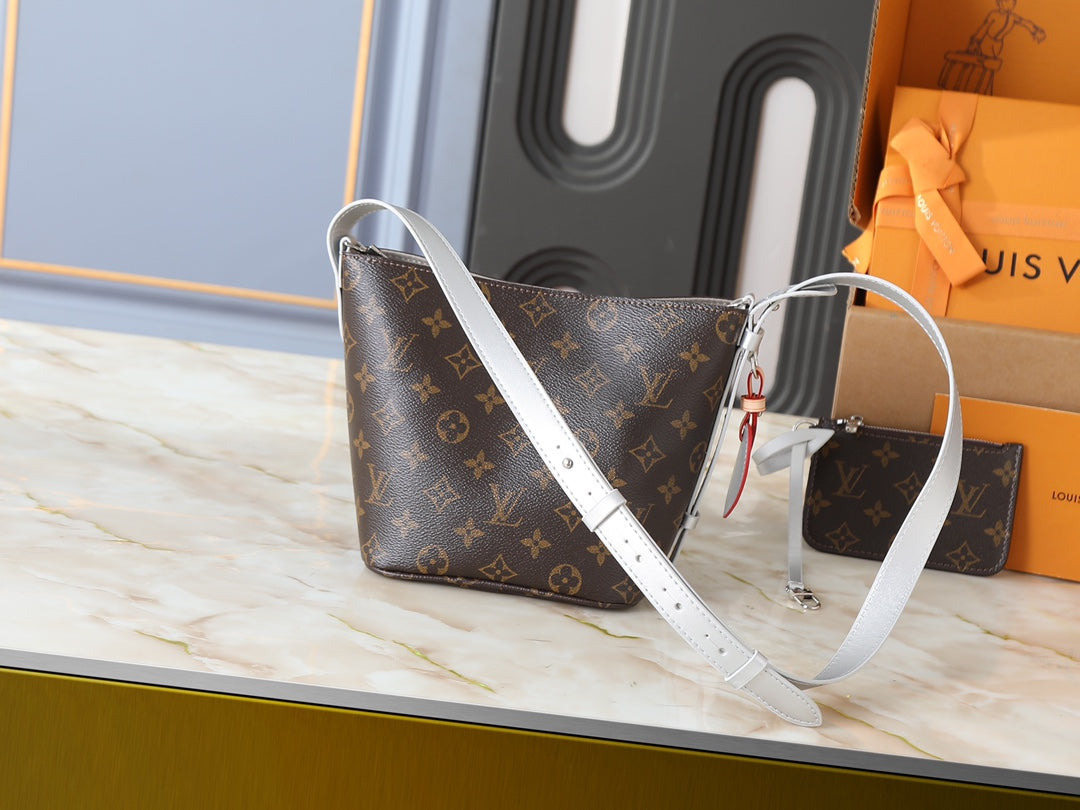 Black Bag for Women 16.0x18.0x12.0cm LEM335