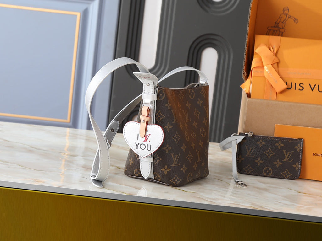 Black Bag for Women 16.0x18.0x12.0cm LEM335