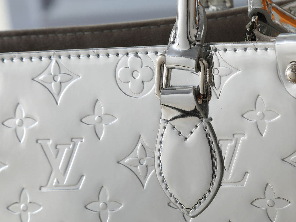 Designer Silver Shoulder Bag for Women 25x19x11.5cm LEM418
