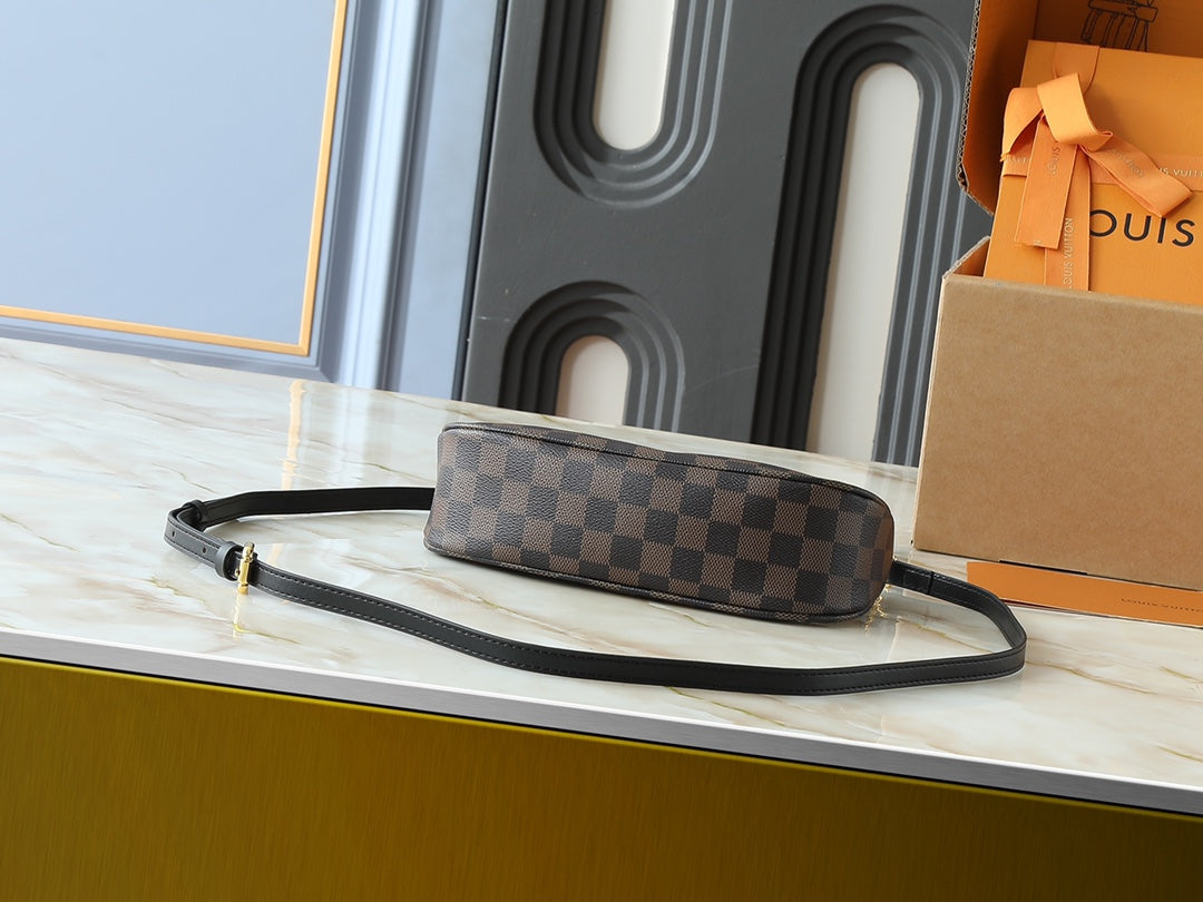 Designer Leather Crossbody Bag for Women 24.0x10.0x6.0cm LEM296