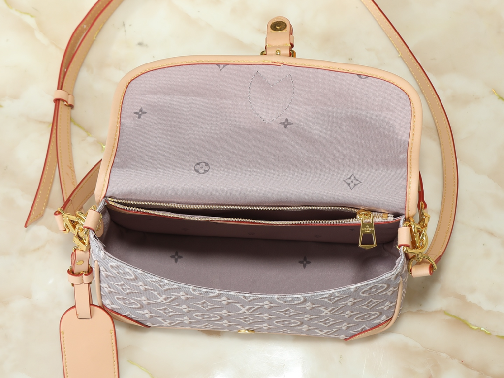 Grey Handbag for Women 24*15*9cm LEM459