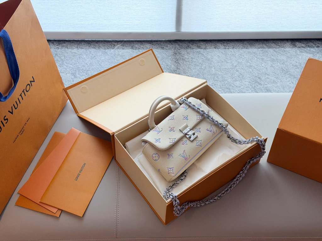 White Handbag for Women 21*11cm LEM515