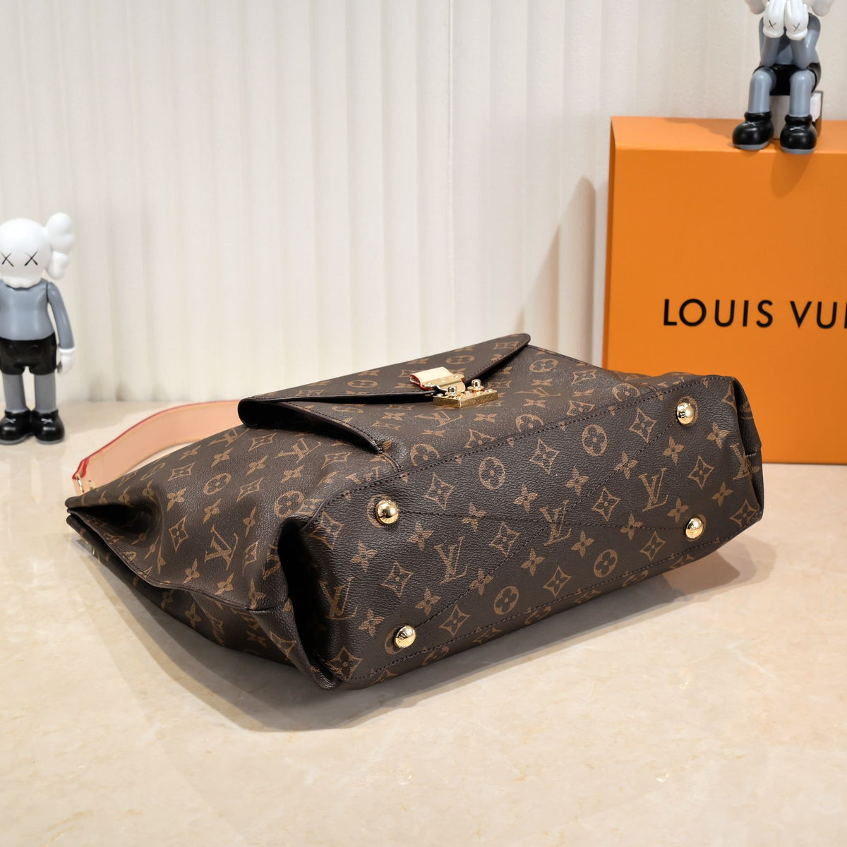 Fashion Handbag for Women 32x36x14cm LEM370
