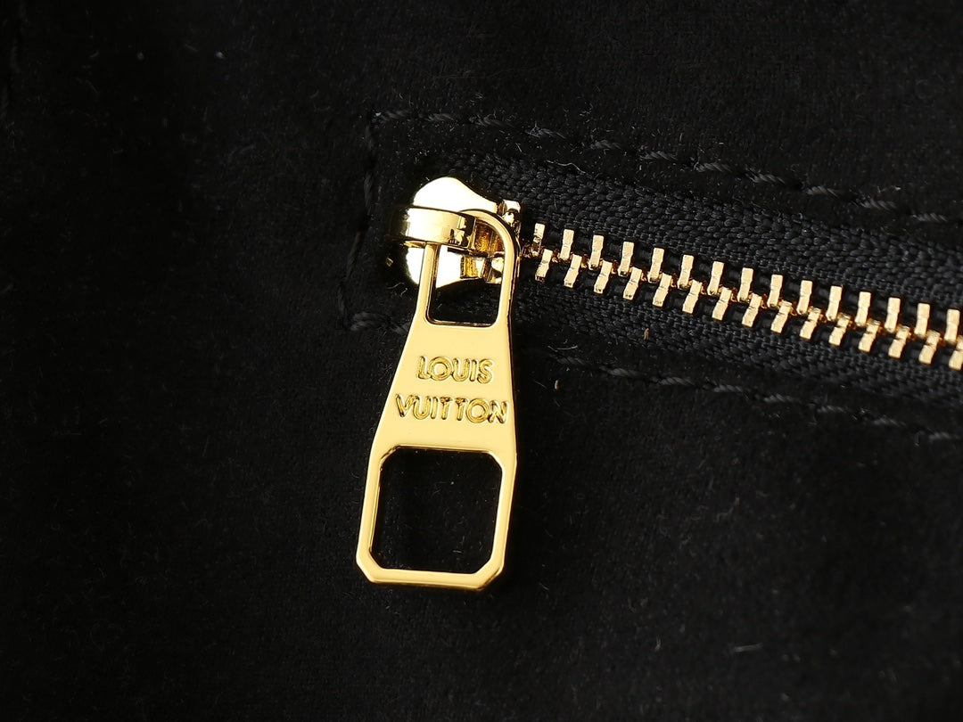 Designer Shoulder Bag for Women LEM242