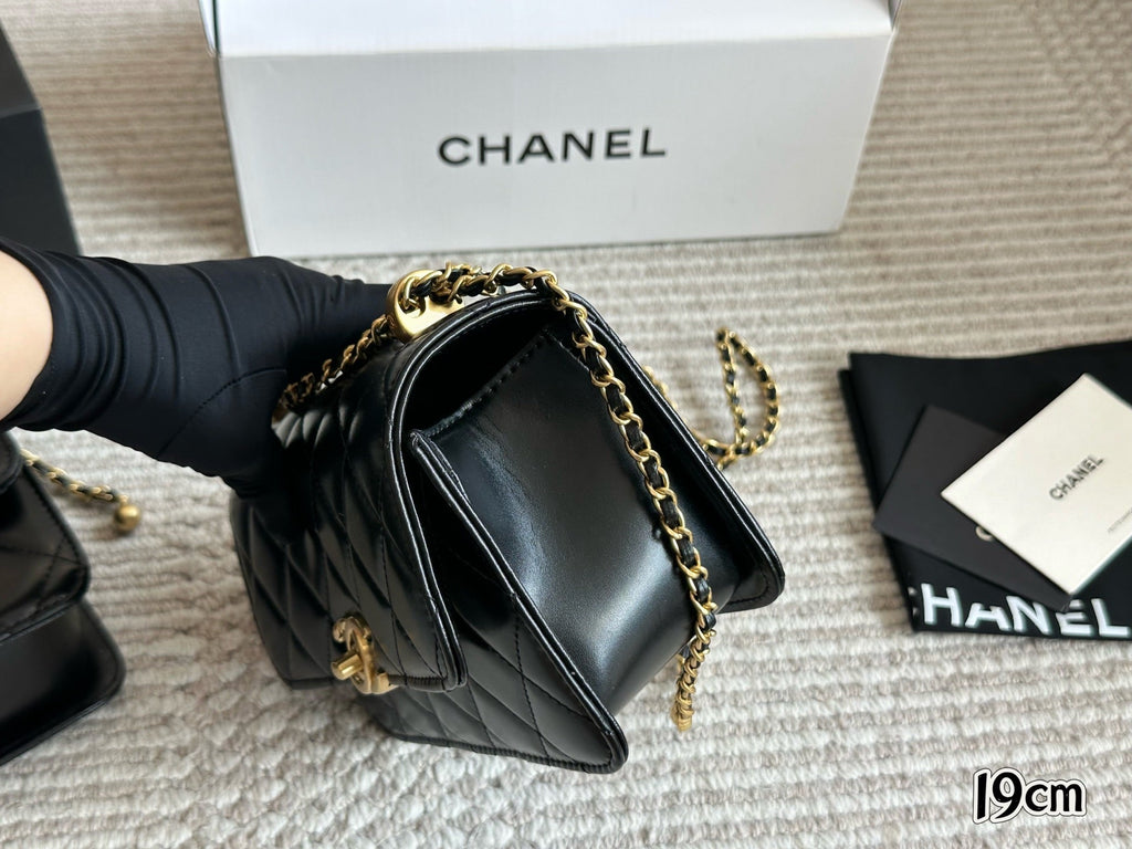 Designer Leather Crossbody Bag for Women CEM181