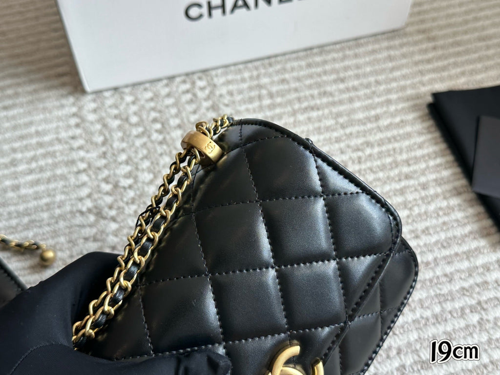 Designer Leather Crossbody Bag for Women CEM181