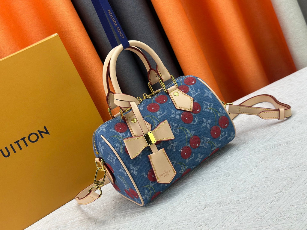 Designer Blue Crossbody Bag for Women 20.5x13.5x12.0cm LEM288