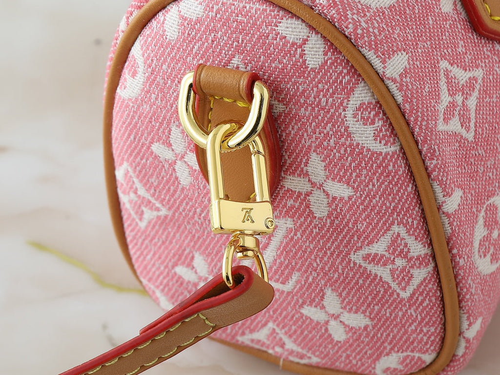 Designer Crossbody Bag for Women 16x10x7.5cm LEM251