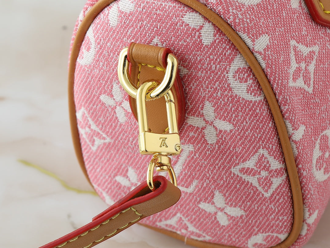 Designer Crossbody Bag for Women 16x10x7.5cm LEM251