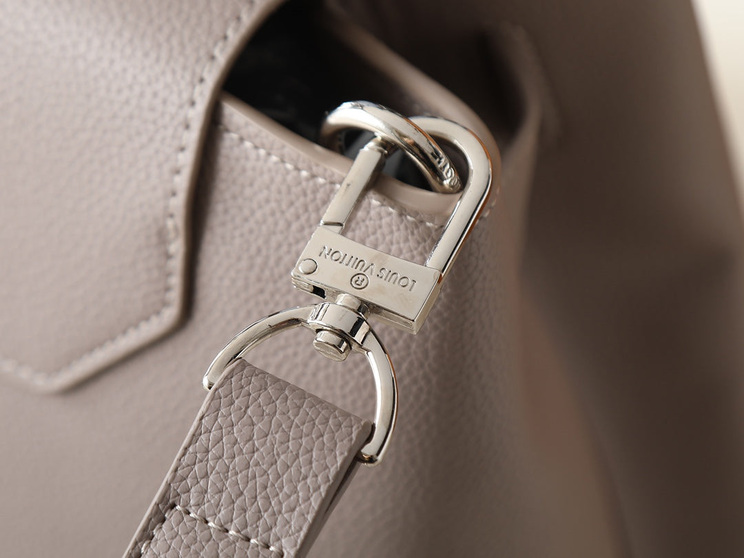Designer Shoulder Bag for Women LEM298