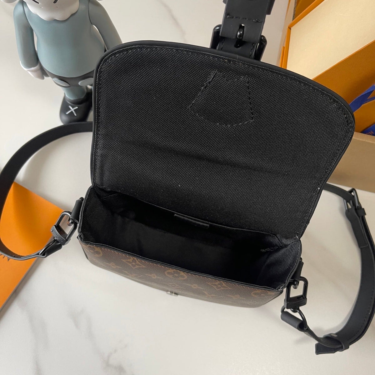 Designer Canvas Crossbody Bag for Women 20x17x7cm LEM303
