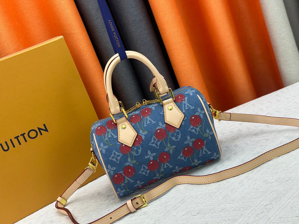 Designer Blue Crossbody Bag for Women 20.5x13.5x12.0cm LEM288