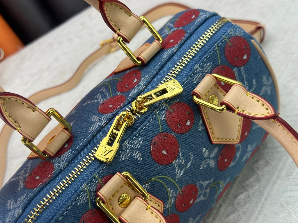 Designer Blue Crossbody Bag for Women 20.5x13.5x12.0cm LEM288