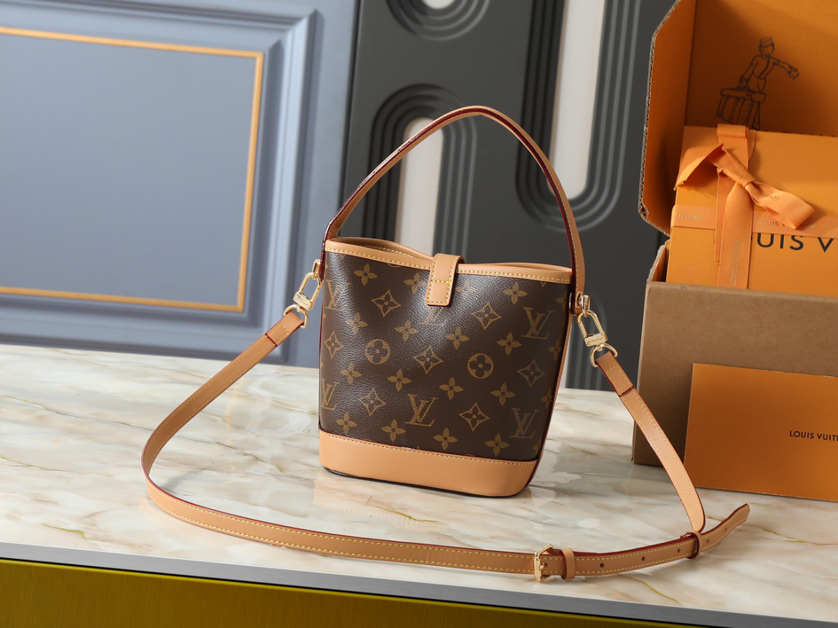 Brown Handbag for Women 18.0x21.0x12.0cm LEM439