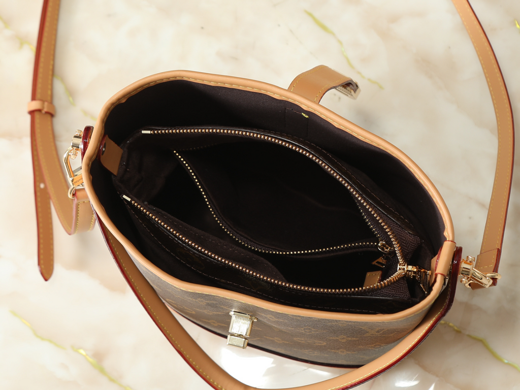 Brown Handbag for Women 18.0x21.0x12.0cm LEM439