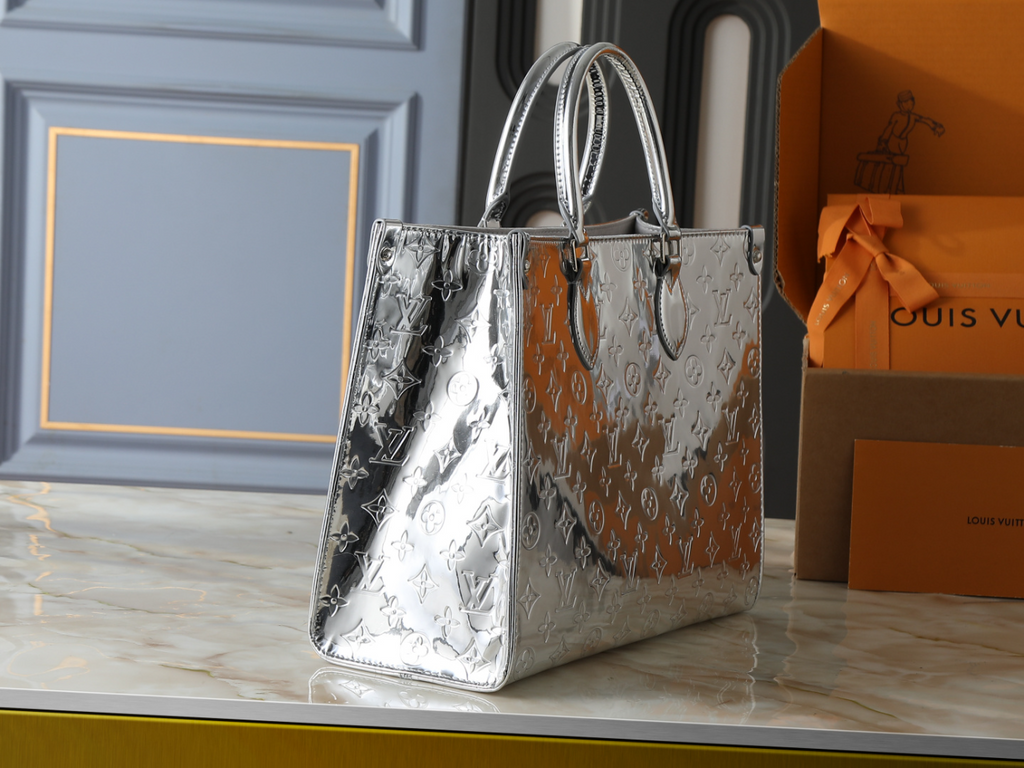 Designer Silver Shoulder Bag for Women 25x19x11.5cm LEM418