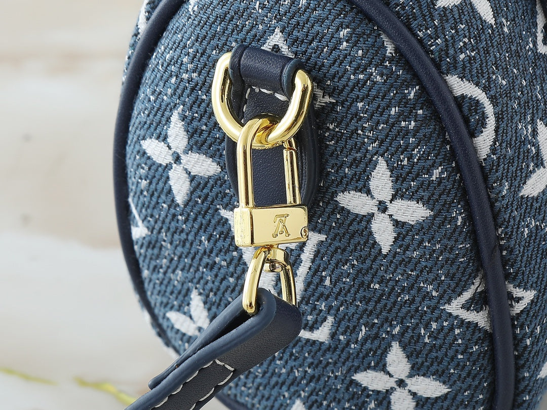 Designer Crossbody Bag for Women 16x10x7.5cm LEM251