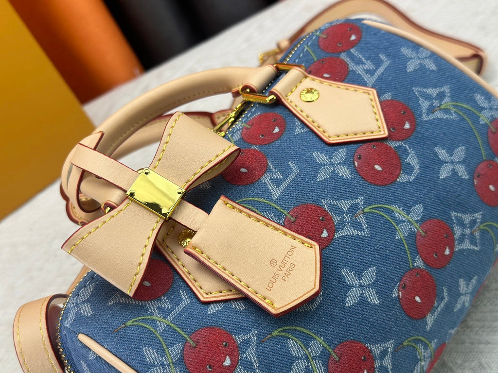 Designer Blue Crossbody Bag for Women 20.5x13.5x12.0cm LEM288