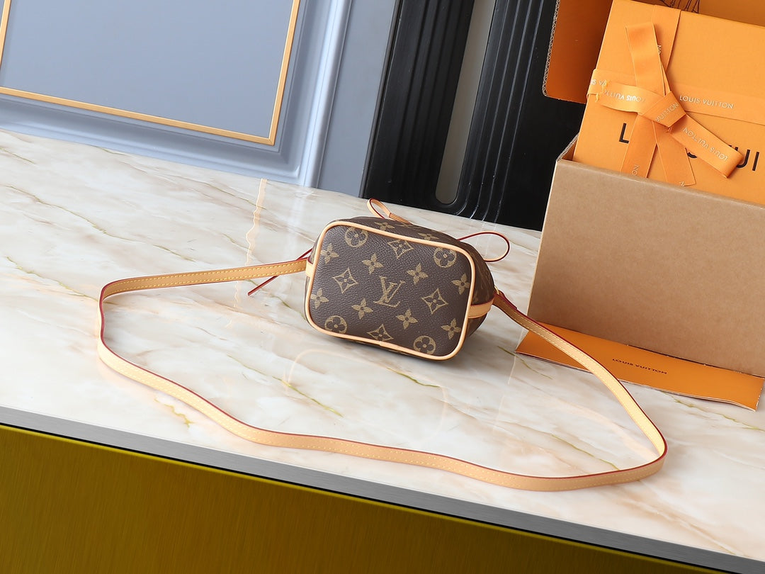 Designer Clash Color Crossbody Bag for Women 13x16x10cm LEM247