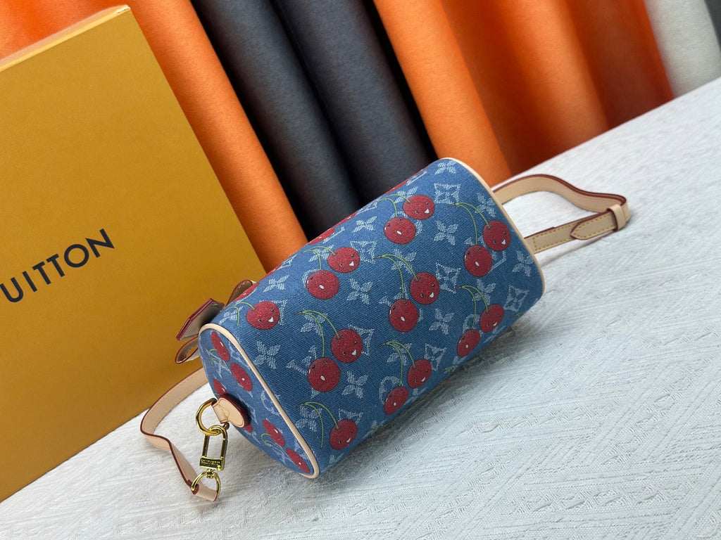Designer Blue Crossbody Bag for Women 20.5x13.5x12.0cm LEM288