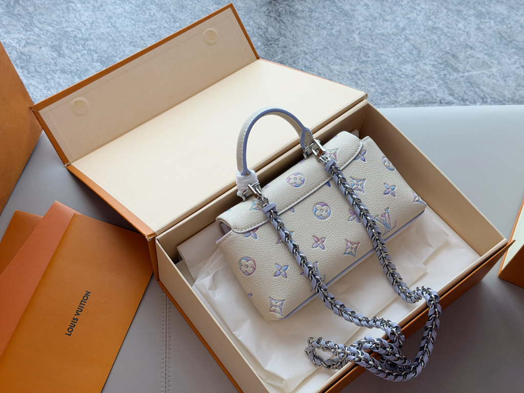 White Handbag for Women 21*11cm LEM515