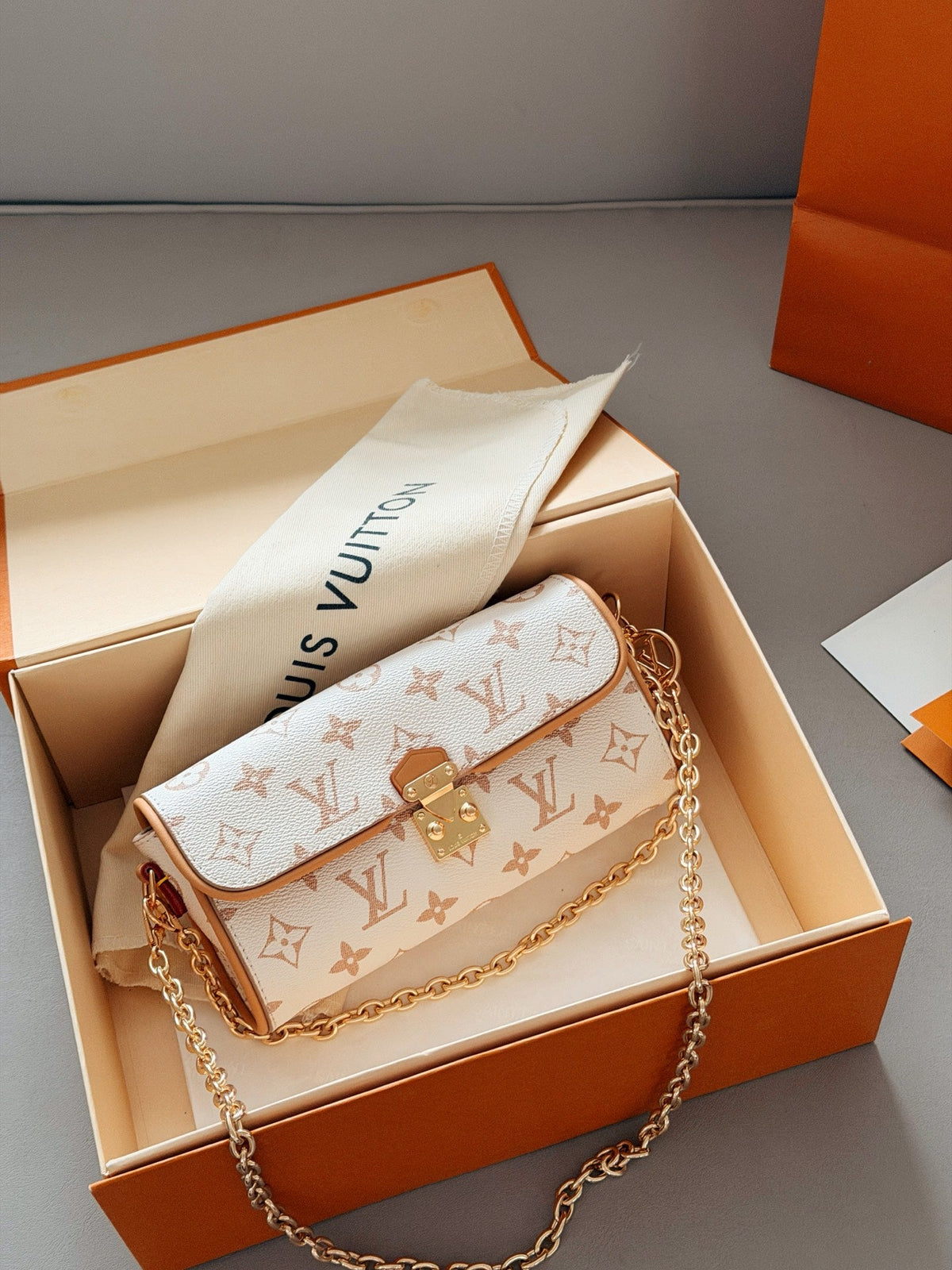 Designer White Shoulder Bag for Women 20*11cm LEM363