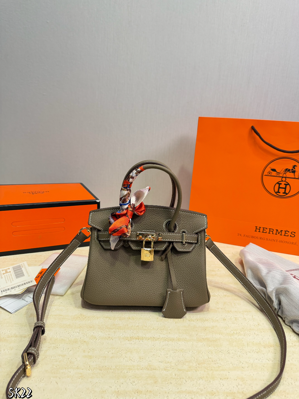 Fashion Handbag for Women 21*14cm HEM121