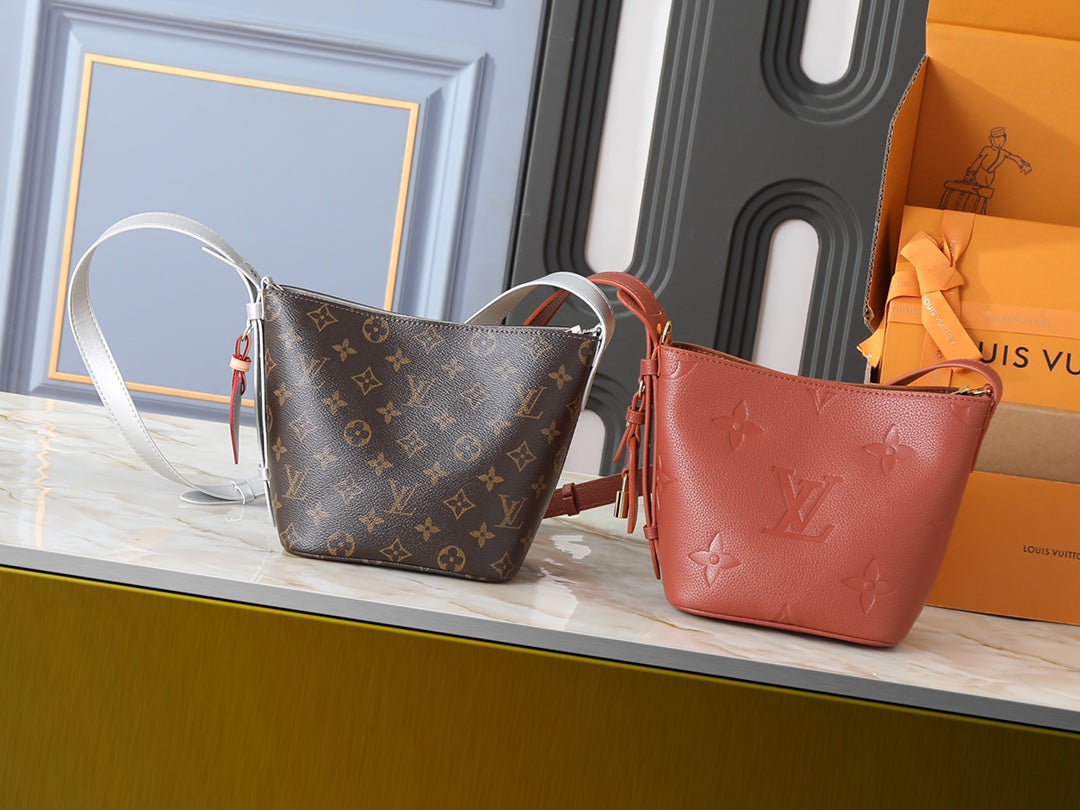 Black Bag for Women 16.0x18.0x12.0cm LEM335