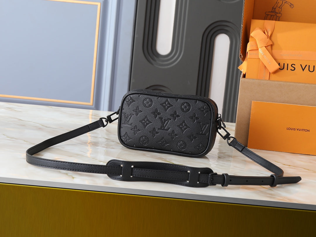 Black Bag for Women 20*13*6.5cm LEM334