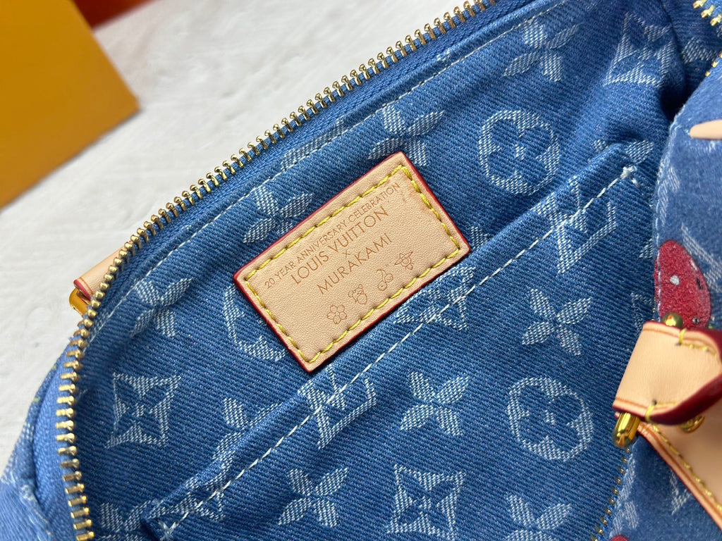 Designer Blue Crossbody Bag for Women 20.5x13.5x12.0cm LEM288