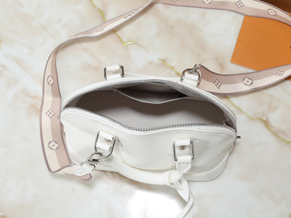 Designer Leather Shoulder Bag for Women 23.5x17.5x11.5cm LEM281Tote
