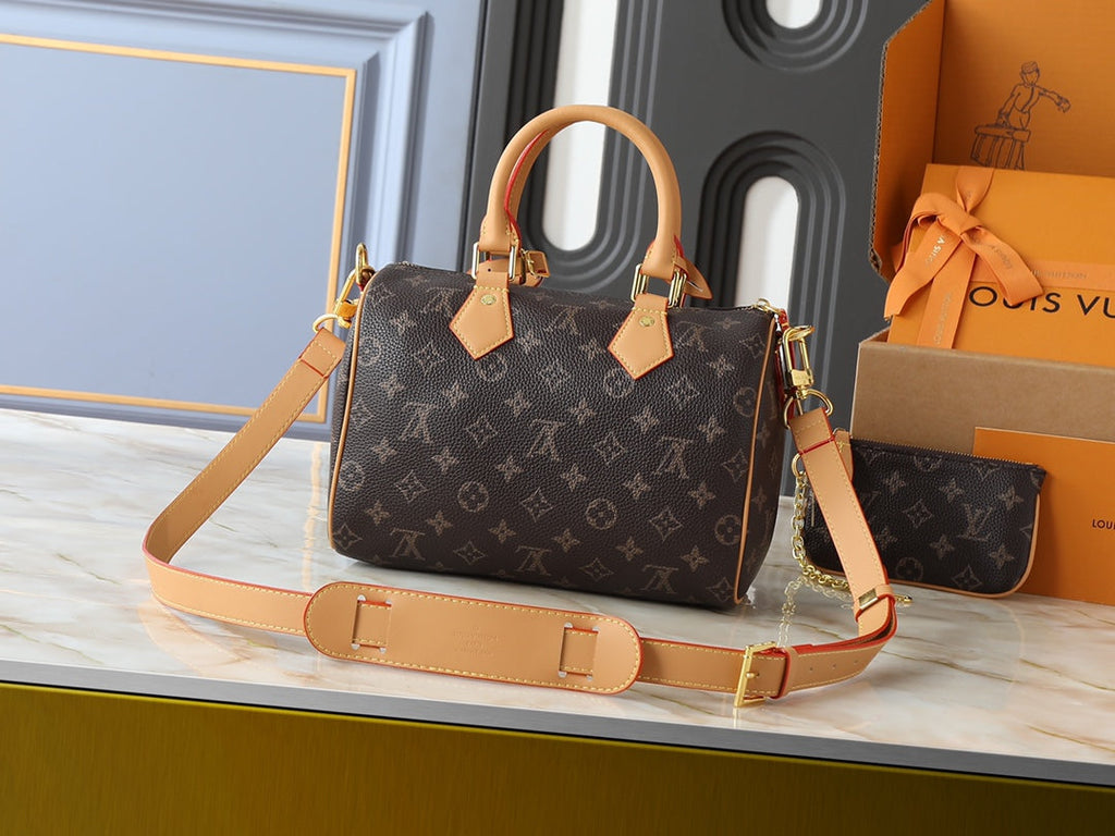 Designer Crossbody Bag for Women 25.0x15.0x15.0cm LEM341