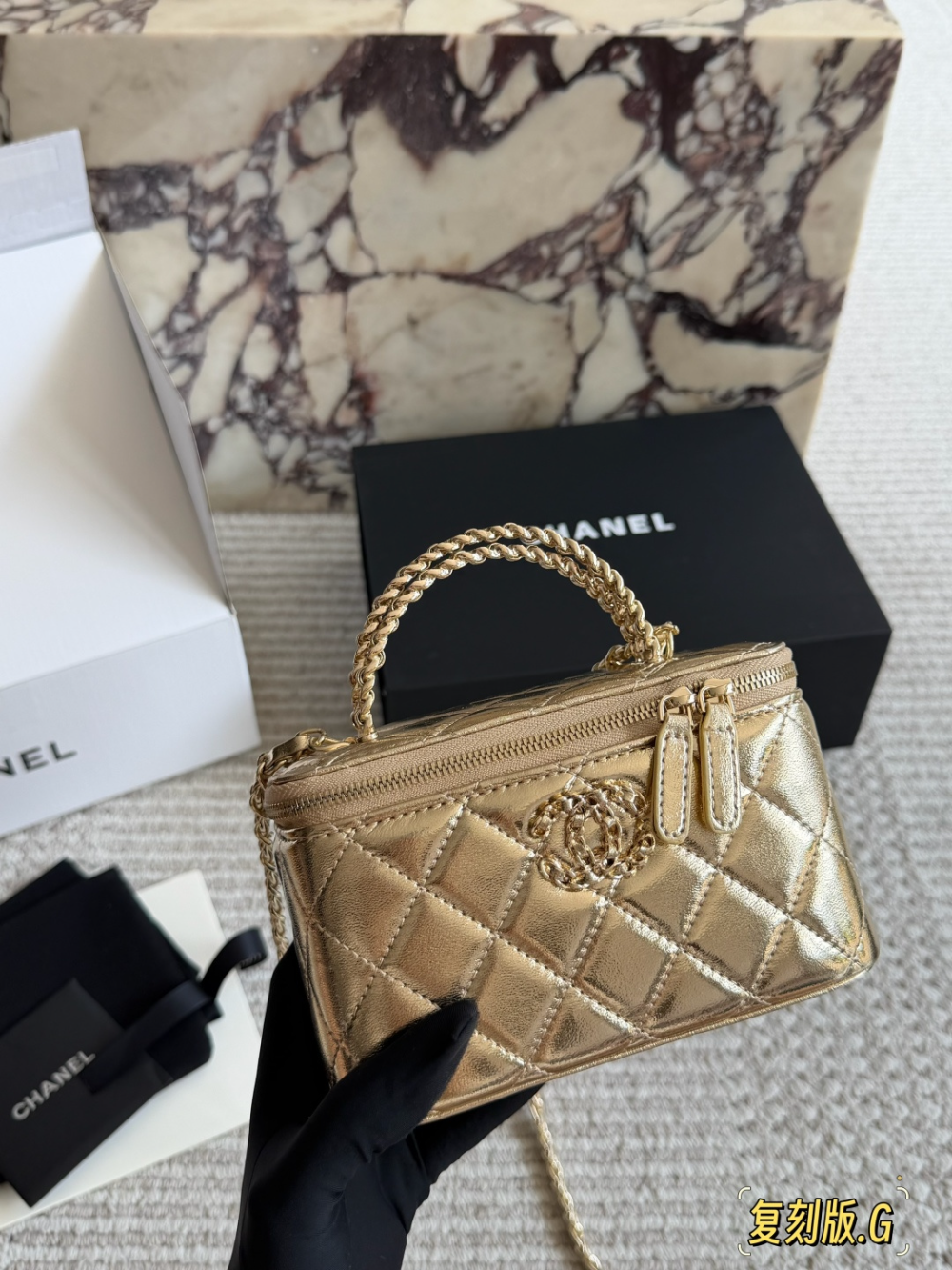 Black/White Handbag for Women 19cm CEM308