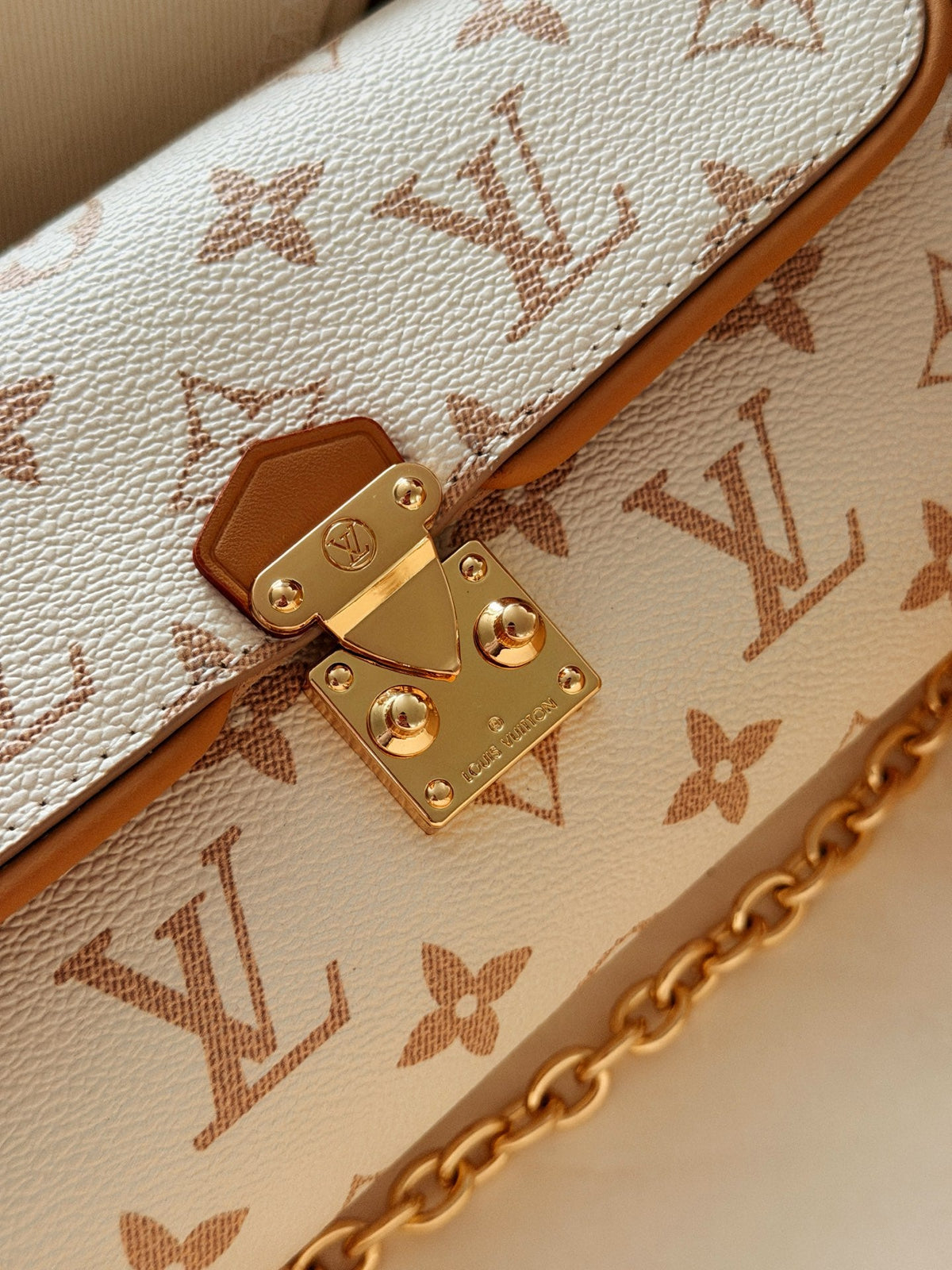 Designer White Shoulder Bag for Women 20*11cm LEM363