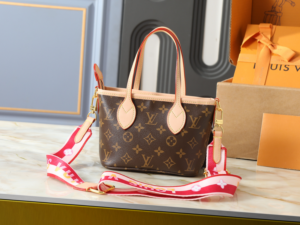 Brown Handbag for Women 24x14x9cm LEM437