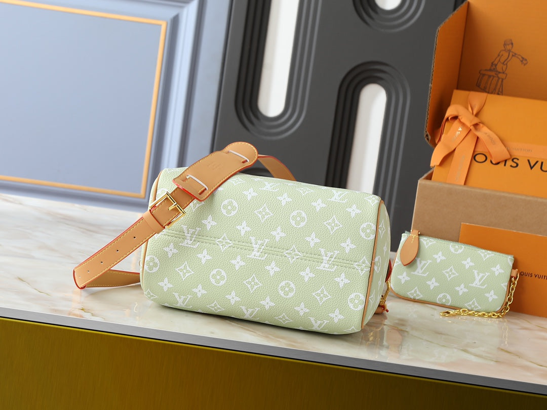 Designer Crossbody Bag for Women 25.0x15.0x15.0cm LEM341
