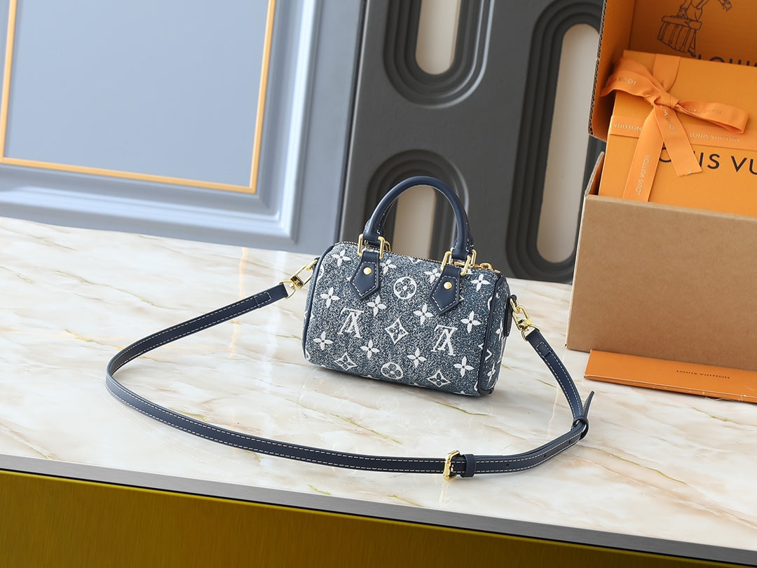 Designer Crossbody Bag for Women 16x10x7.5cm LEM251