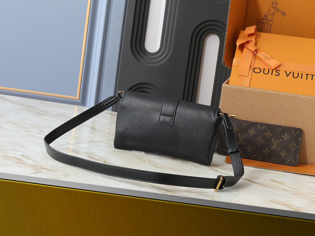 Designer Crossbody Bag for Women 22.0x13.0x3.5cm LEM302