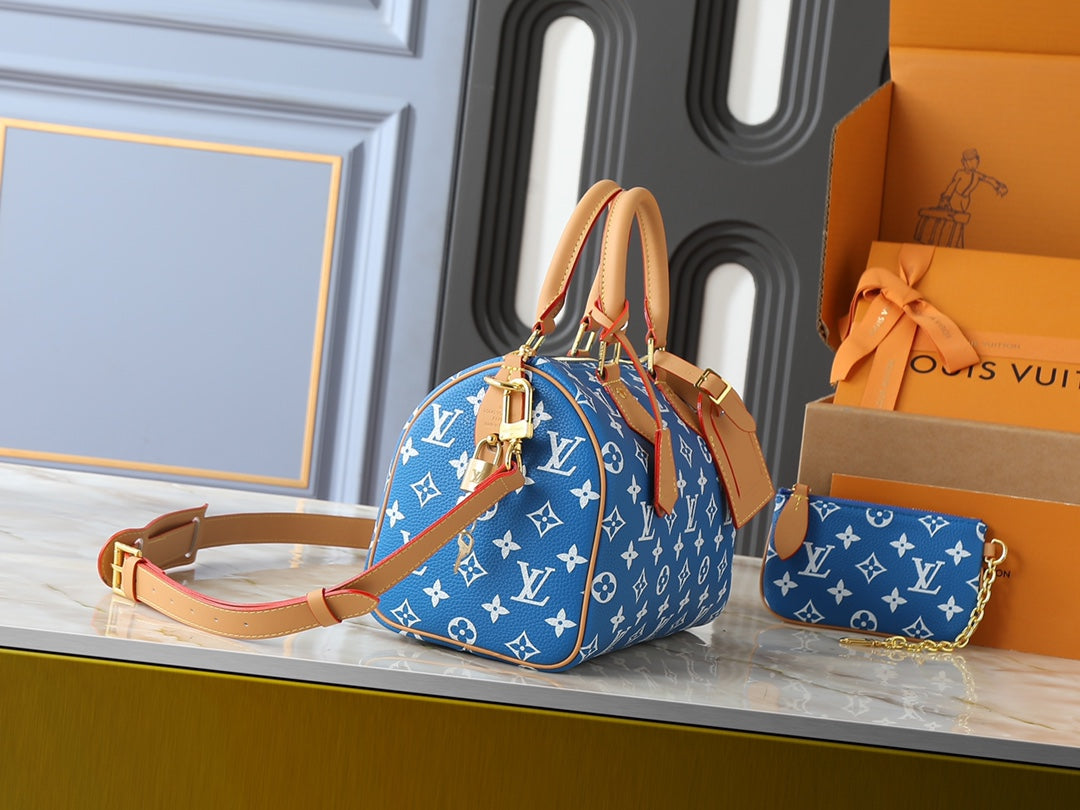 Designer Crossbody Bag for Women 25.0x15.0x15.0cm LEM341