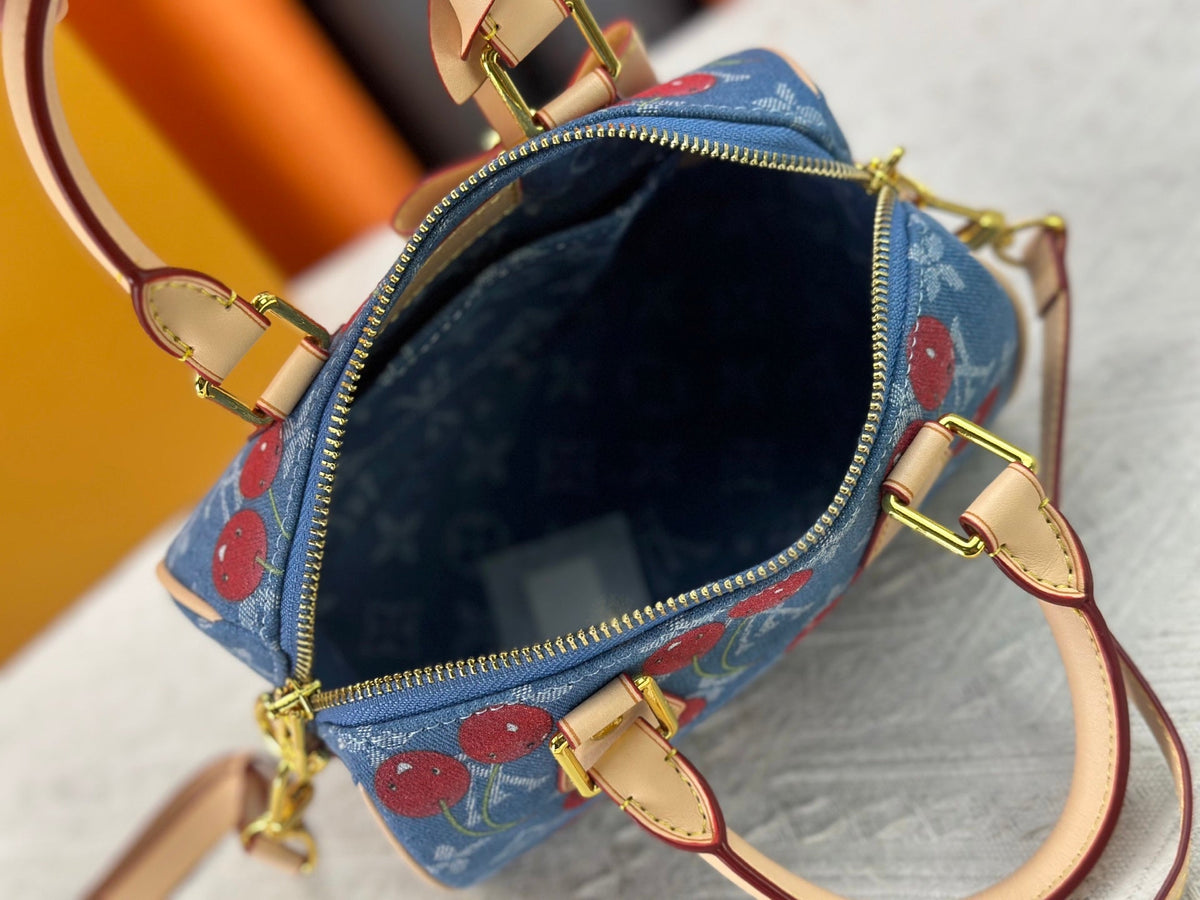Designer Blue Crossbody Bag for Women 20.5x13.5x12.0cm LEM288