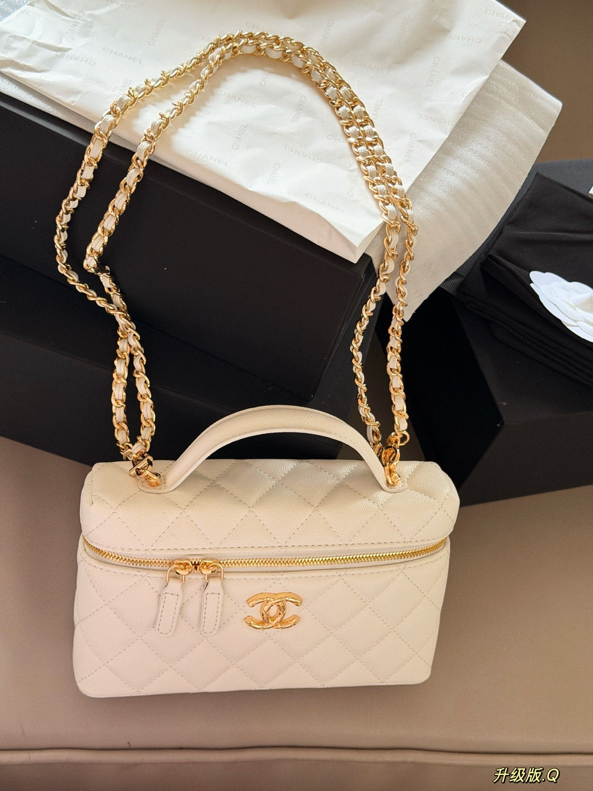 Designer Black/White Handbag for Women 20*12cm CEM245
