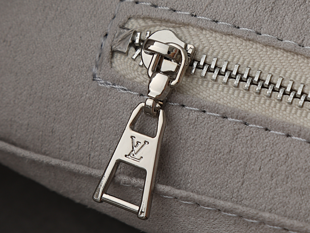 Designer Silver Shoulder Bag for Women 25x19x11.5cm LEM418