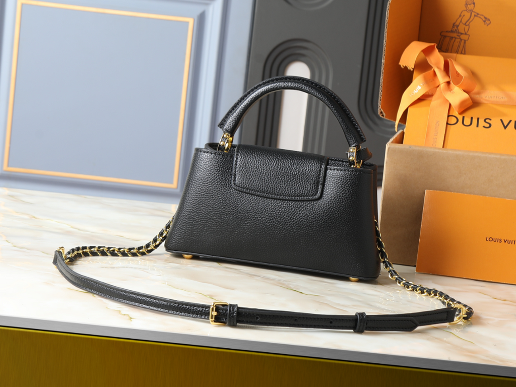 Designer Shoulder Bag for Women 22cm LEM410