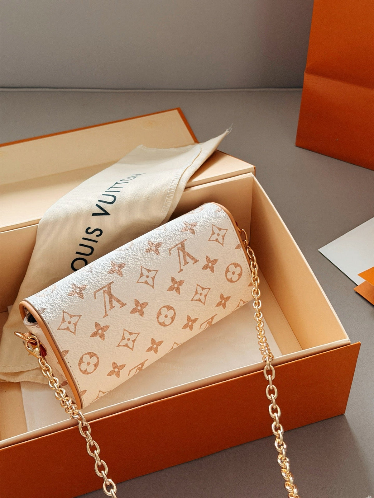 Designer White Shoulder Bag for Women 20*11cm LEM363